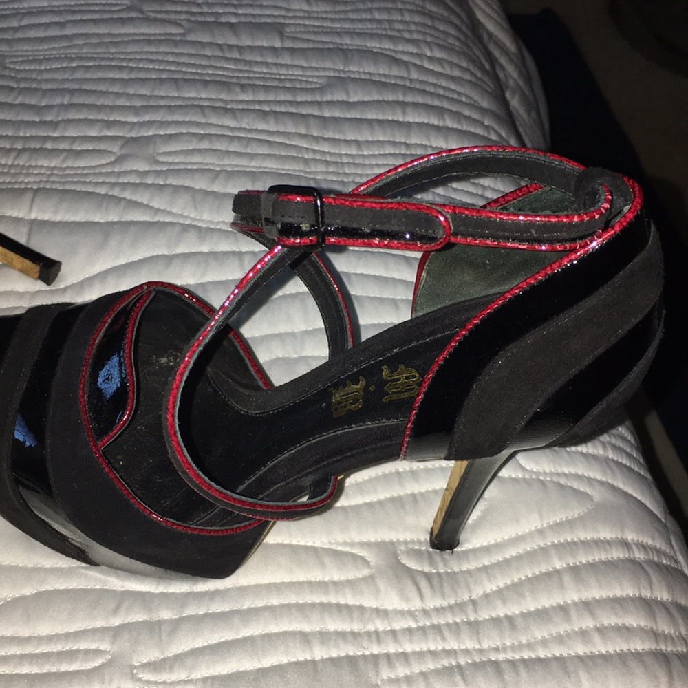 LAMB STILETTOS - Picture 7 of 7